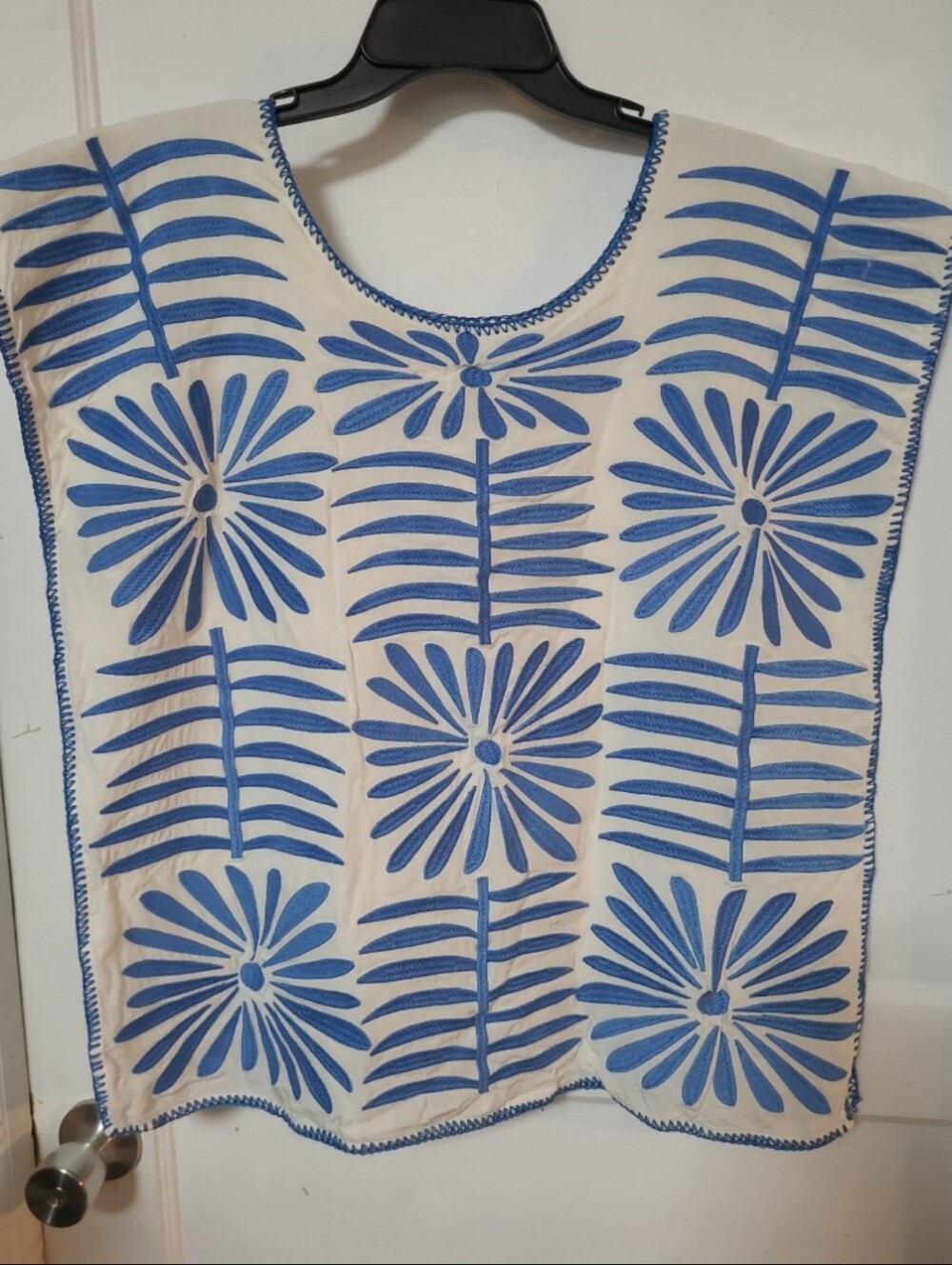 J. Marie Embroidered Floral Poplin Blouse in Blue and White Large